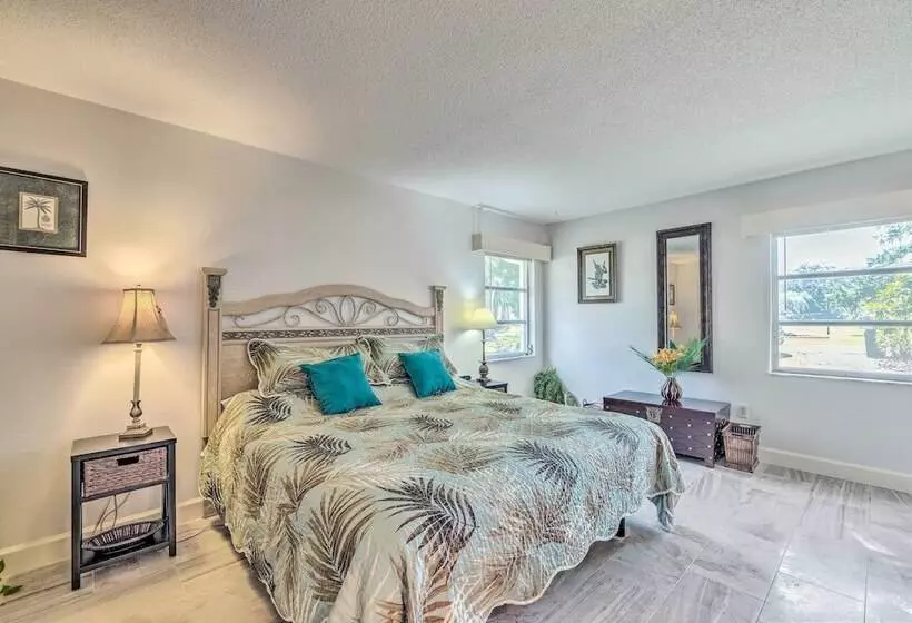 Sunny Crystal River Home W/ Screened In Porch