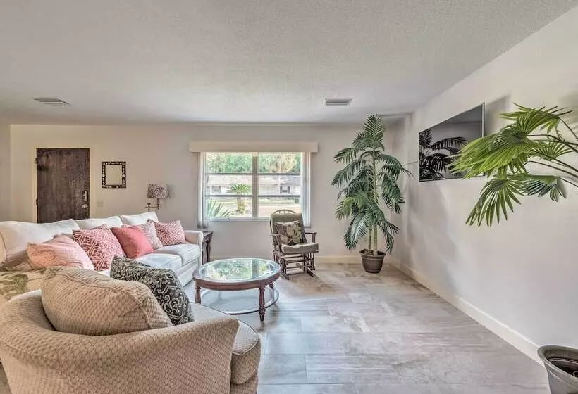 Sunny Crystal River Home W/ Screened In Porch