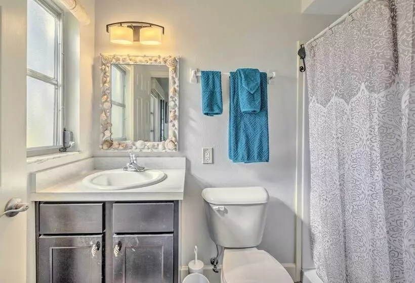 Sunny Crystal River Home W/ Screened In Porch