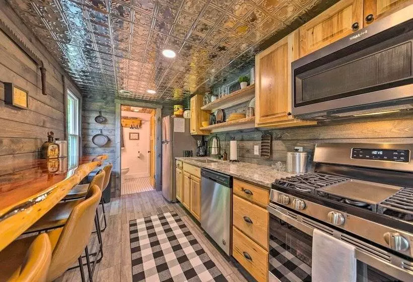 The Reubling House   Modern Rustic Cabin!