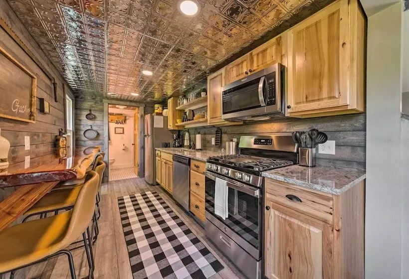 The Reubling House   Modern Rustic Cabin!