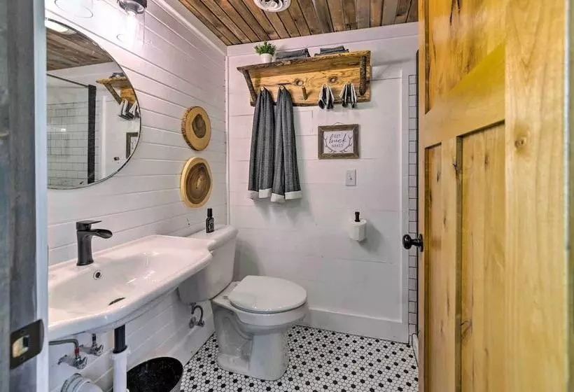 The Reubling House   Modern Rustic Cabin!