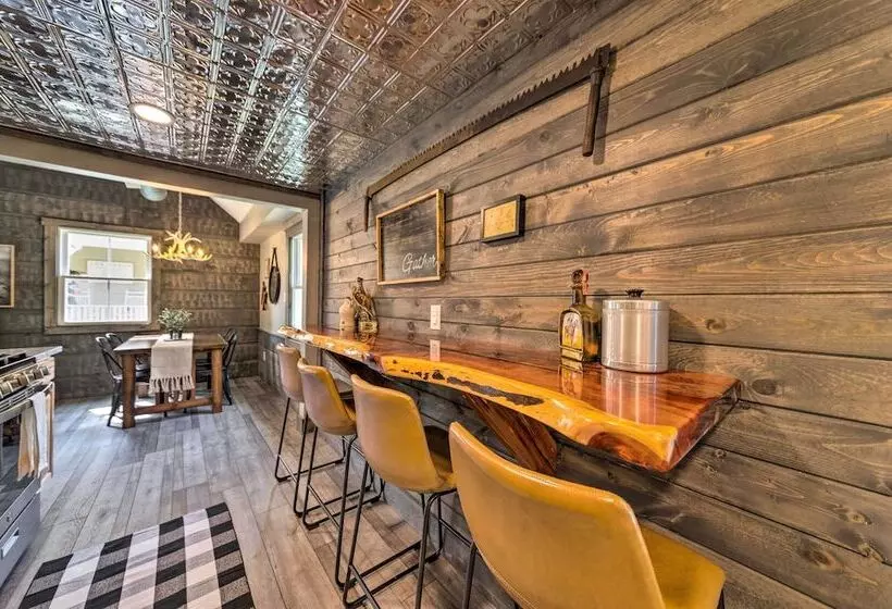 The Reubling House   Modern Rustic Cabin!