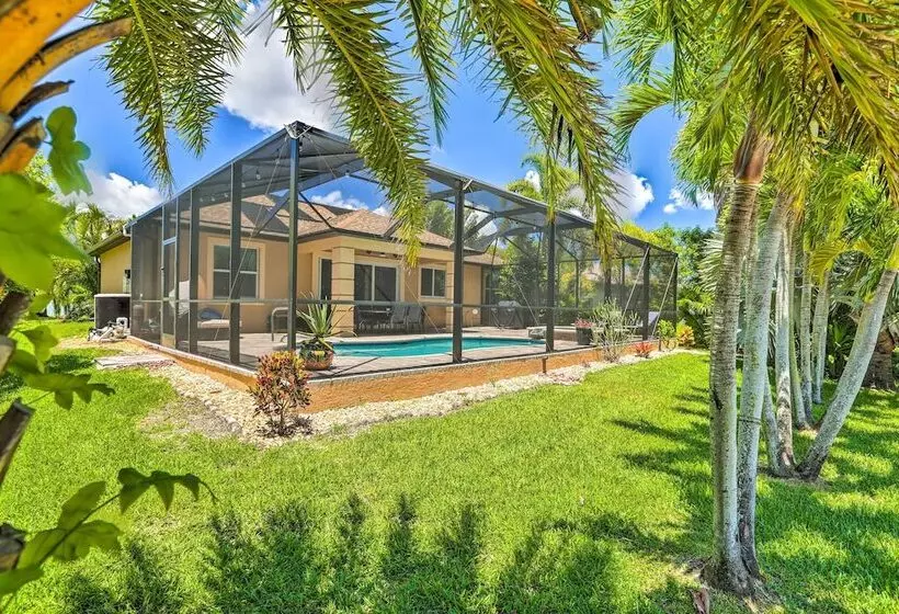 Hot Tub & Pool: Tropical Retreat In Cape Coral!