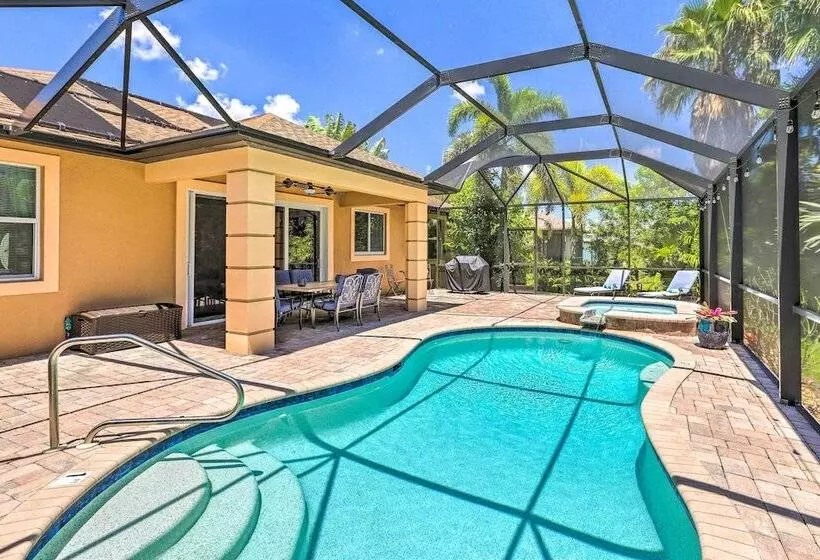 Hot Tub & Pool: Tropical Retreat In Cape Coral!
