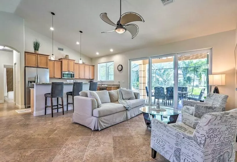 Hot Tub & Pool: Tropical Retreat In Cape Coral!