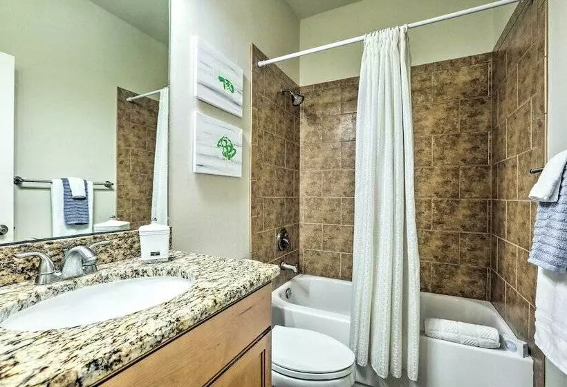 Hot Tub & Pool: Tropical Retreat In Cape Coral!