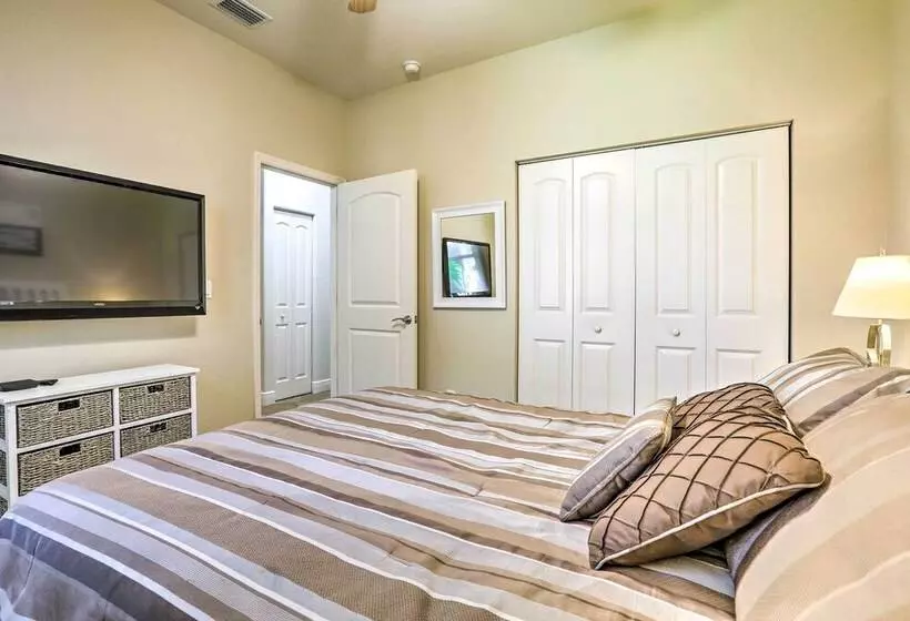 Hot Tub & Pool: Tropical Retreat In Cape Coral!