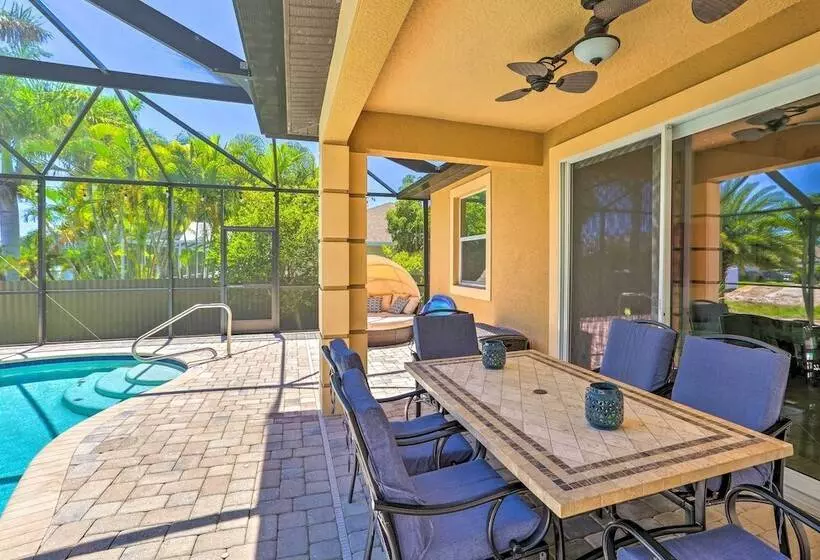 Hot Tub & Pool: Tropical Retreat In Cape Coral!