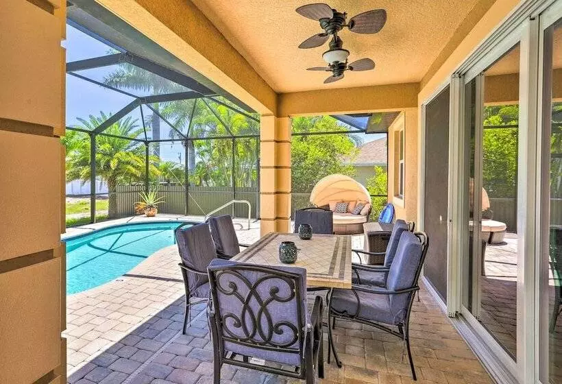 Hot Tub & Pool: Tropical Retreat In Cape Coral!