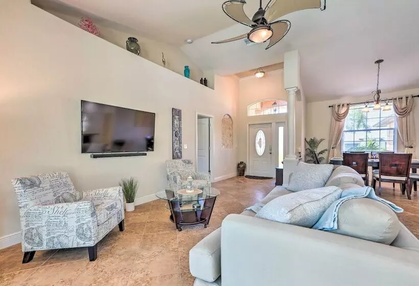 Hot Tub & Pool: Tropical Retreat In Cape Coral!