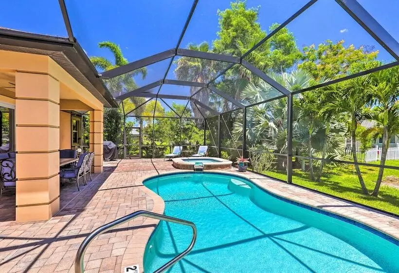 Hot Tub & Pool: Tropical Retreat In Cape Coral!