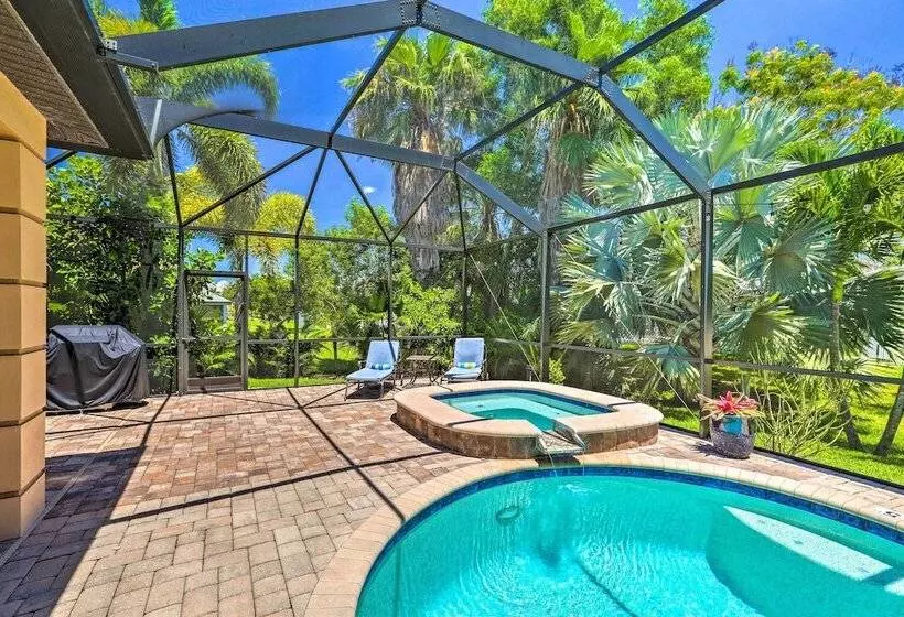 Hot Tub & Pool: Tropical Retreat In Cape Coral!