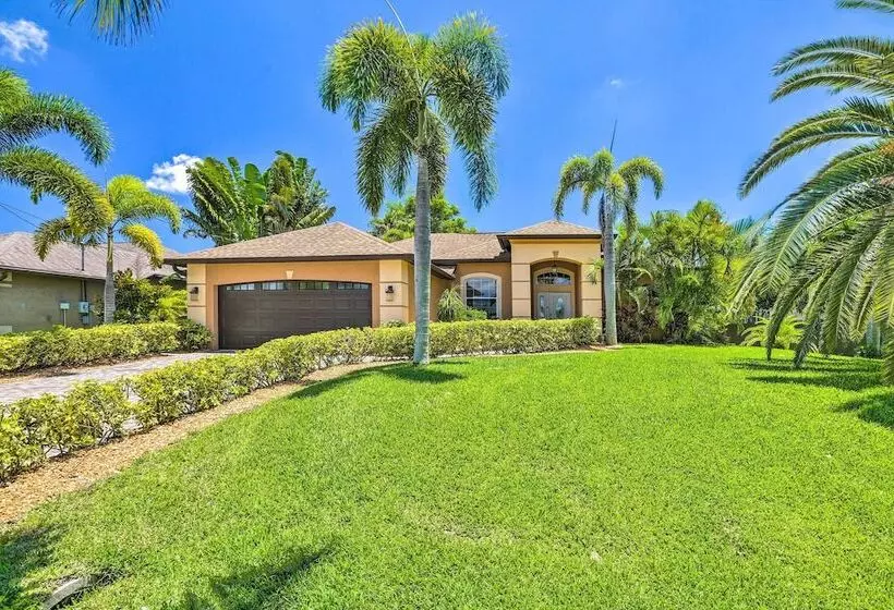 Hot Tub & Pool: Tropical Retreat In Cape Coral!