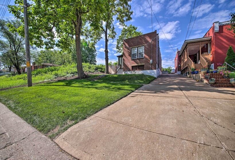 9 Mi To Dtwn: Vibrant St Louis Home!