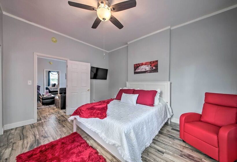 9 Mi To Dtwn: Vibrant St Louis Home!