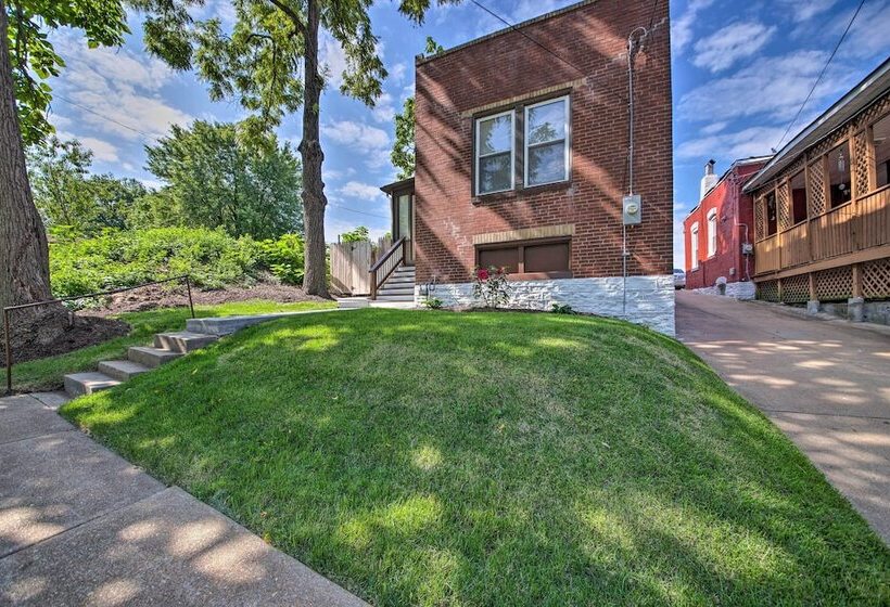 9 Mi To Dtwn: Vibrant St Louis Home!