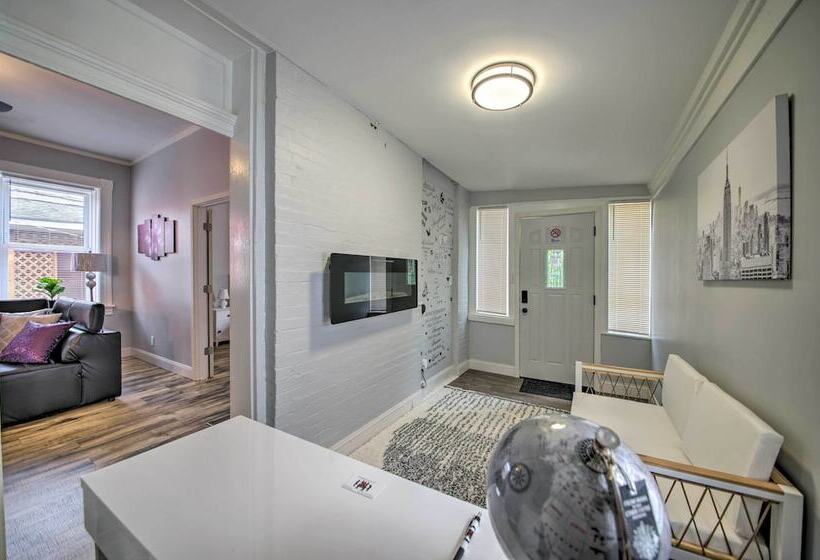 9 Mi To Dtwn: Vibrant St Louis Home!