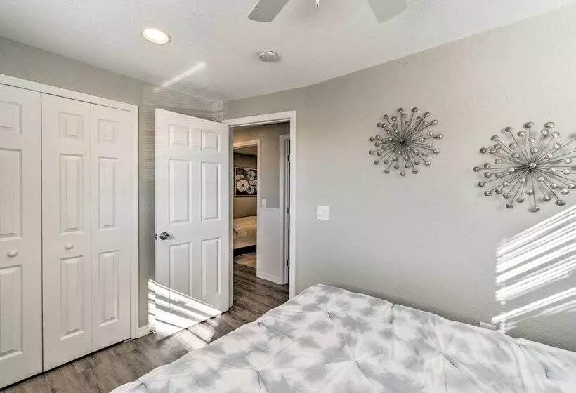 Bayfront Paradise W/ Heated Pool & Balcony!