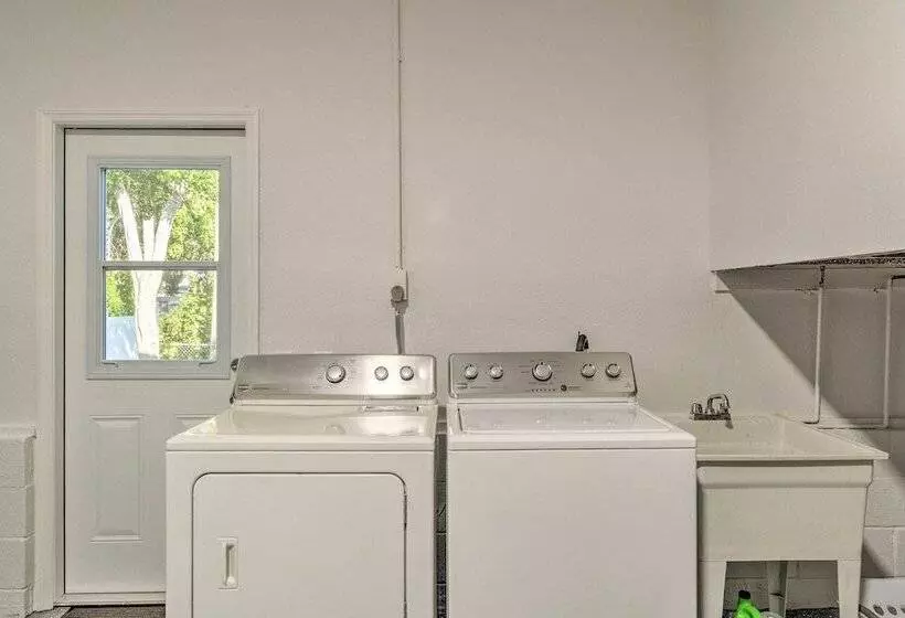 Bayfront Paradise W/ Heated Pool & Balcony!