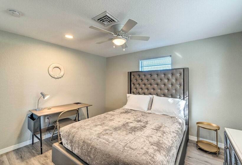 Bayfront Paradise W/ Heated Pool & Balcony!