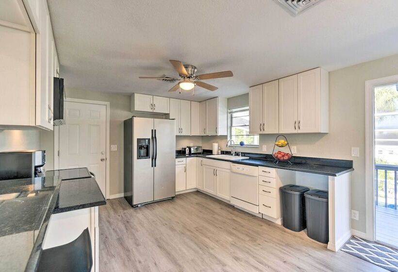 Bayfront Paradise W/ Heated Pool & Balcony!