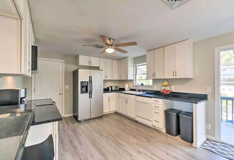 Bayfront Paradise W/ Heated Pool & Balcony!