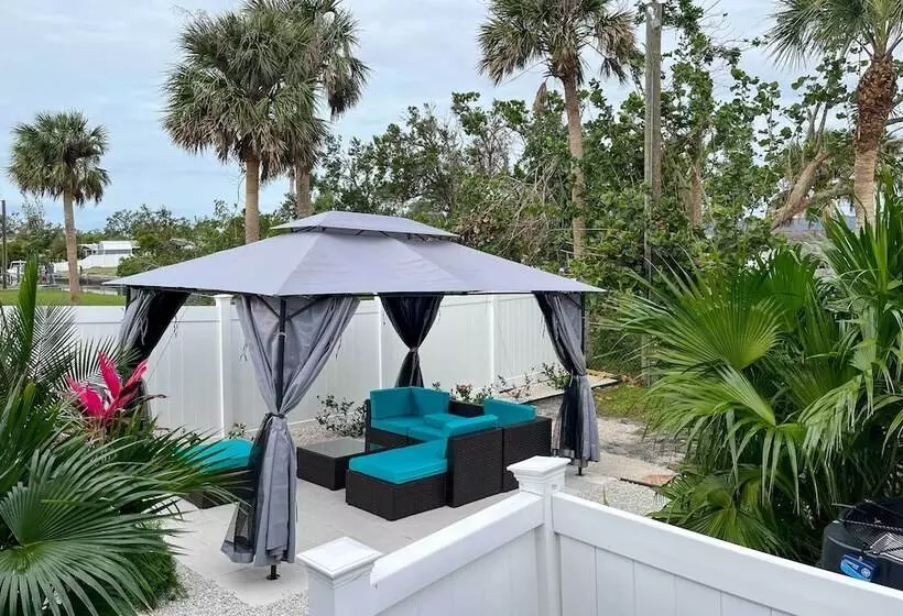 Bayfront Paradise W/ Heated Pool & Balcony!
