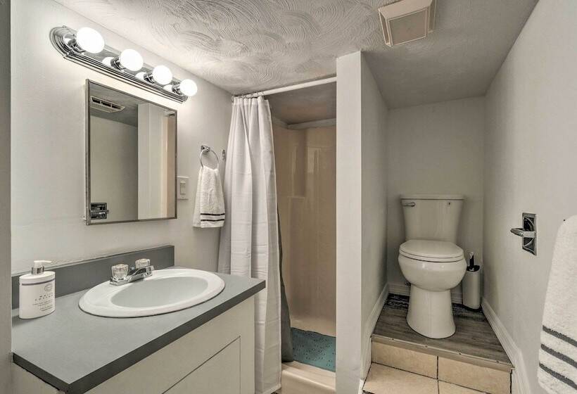 Bayfront Paradise W/ Heated Pool & Balcony!