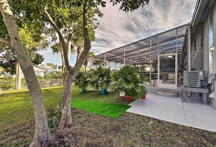 Bayfront Paradise W/ Heated Pool & Balcony!