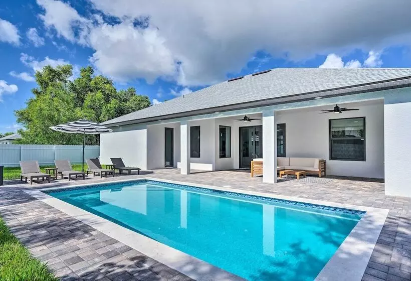 Grill & Pool: Family Home In Peaceful Cape Coral!
