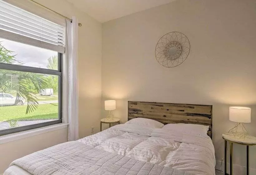 Grill & Pool: Family Home In Peaceful Cape Coral!