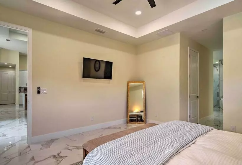 Grill & Pool: Family Home In Peaceful Cape Coral!