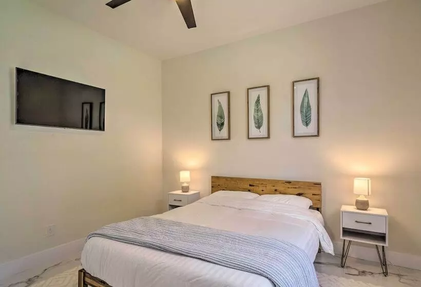Grill & Pool: Family Home In Peaceful Cape Coral!