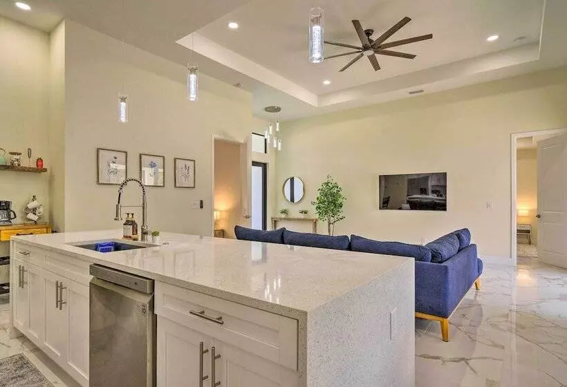 Grill & Pool: Family Home In Peaceful Cape Coral!