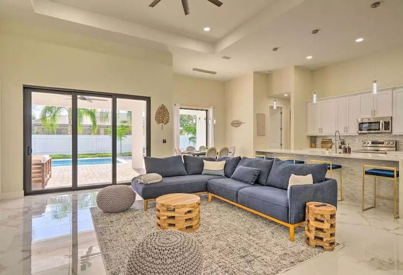 Grill & Pool: Family Home In Peaceful Cape Coral!