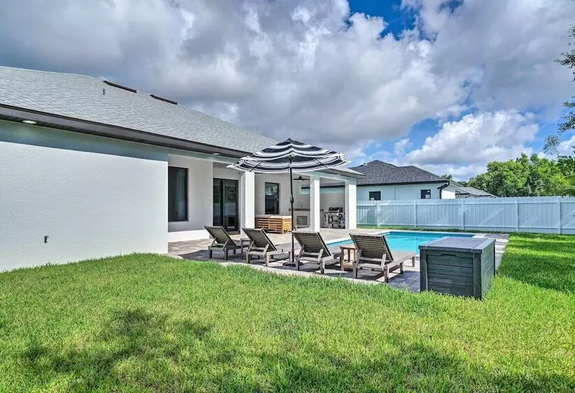 Grill & Pool: Family Home In Peaceful Cape Coral!