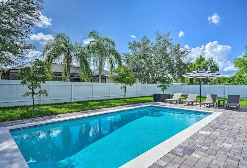 Grill & Pool: Family Home In Peaceful Cape Coral!