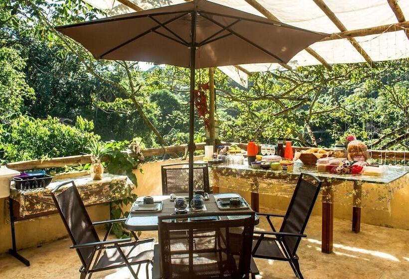 Bed and Breakfast Manacá Prumirim Suites