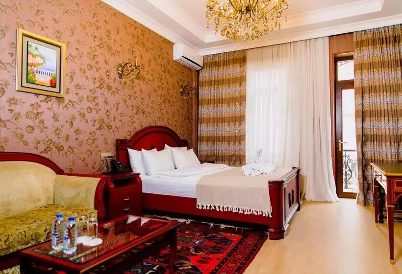 Aamiaismajoitus (B&B) Royal Antique Boutique