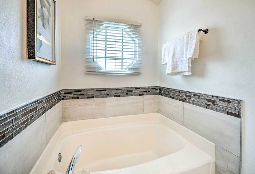 Private Pool & Yard: Airy Kissimmee Retreat!