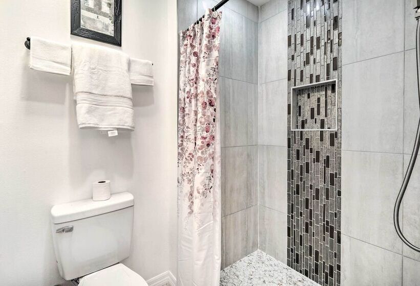 Private Pool & Yard: Airy Kissimmee Retreat!