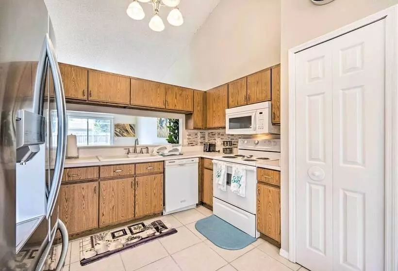 Private Pool & Yard: Airy Kissimmee Retreat!