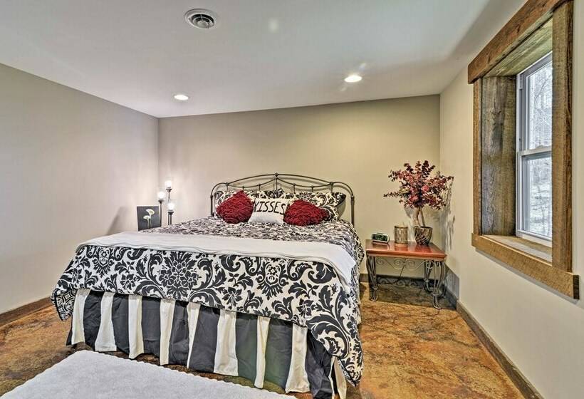 South Carolina Retreat On Lake Keowee W/ Dock