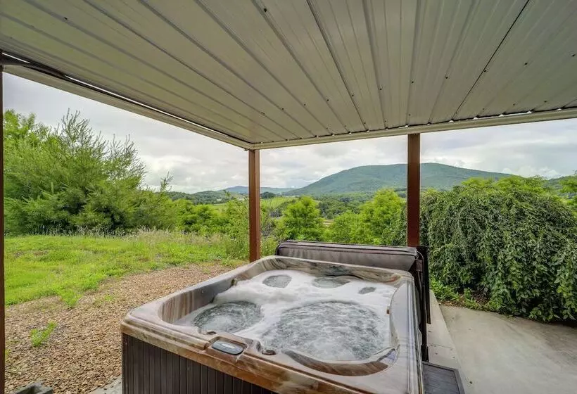 Classy Home W/ Hot Tub + Mt. Jefferson Views!