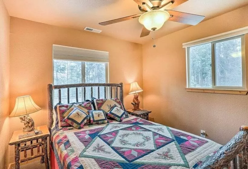 4 Mi To Pine Lake: Hathaway Pines Cabin W/ Deck