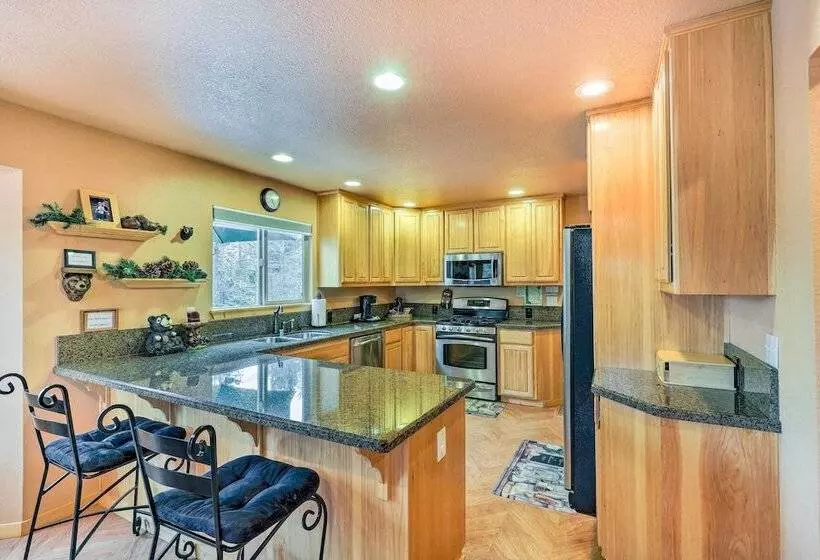 4 Mi To Pine Lake: Hathaway Pines Cabin W/ Deck