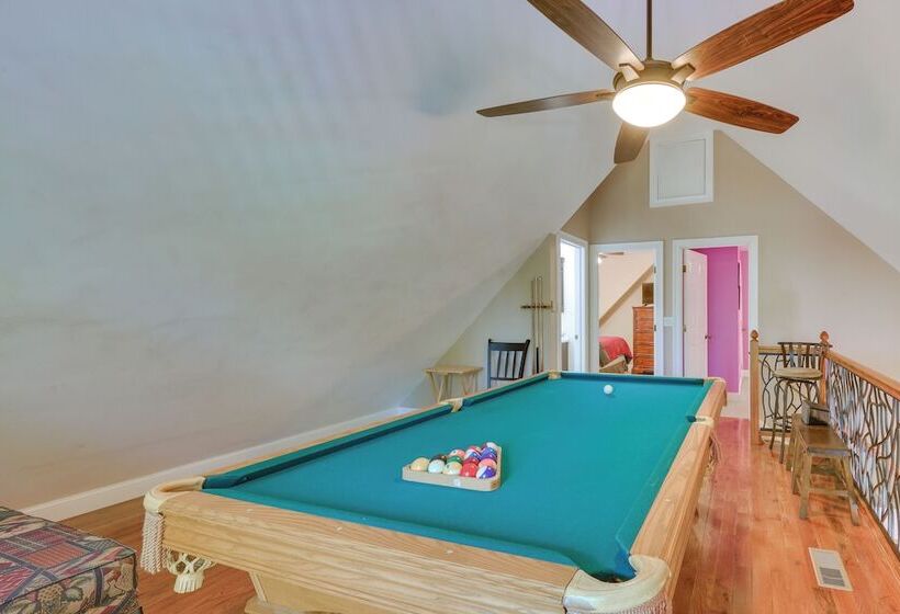 Old Forge Home W/ Hot Tub & Game Room!
