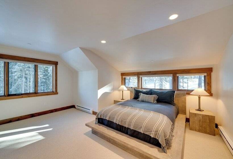 Custom Ski In/out Chalet With Hot Tub & Wet Bars!