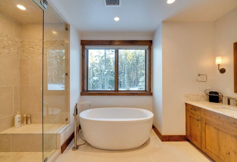 Custom Ski In/out Chalet With Hot Tub & Wet Bars!